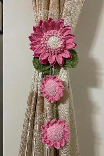 10 Crochet Floral Curtain Holder Free Patterns
